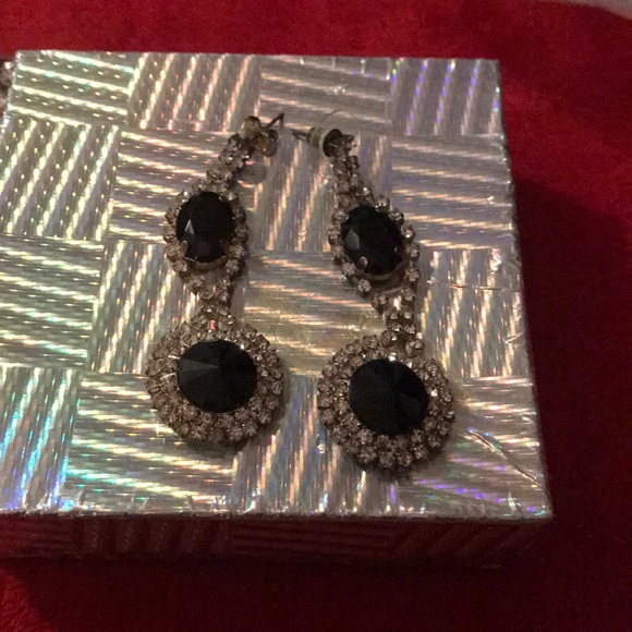 None Jewelry - Earrings